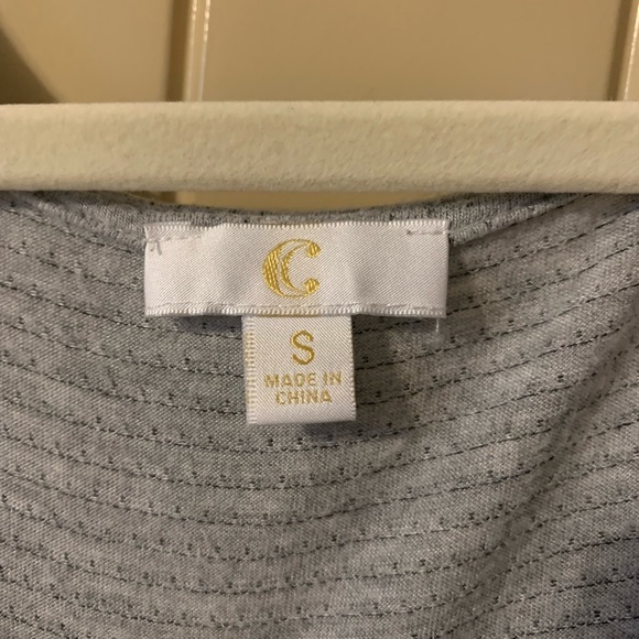 🛒 2/$12 Cold-shoulder Gray Cotton Top by C - size Small - Picture 5 of 7